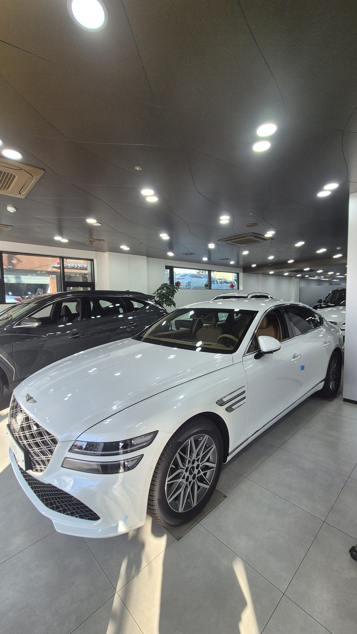 G80를 한마디로 정리하면, 품격과 균형의 세단